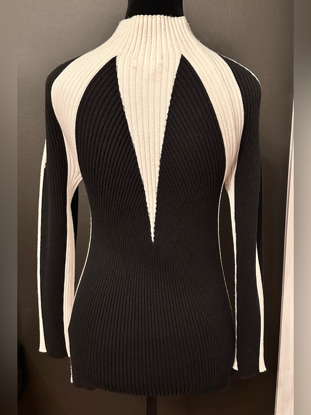 Glam Pullover - Picture 7 of 11